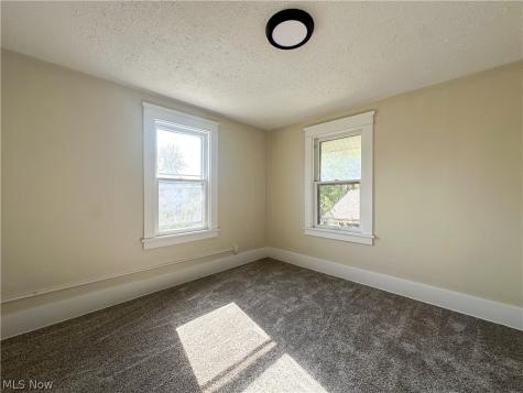 23 Helen Avenue Niles OH 44446