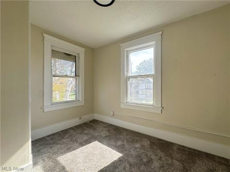 23 Helen Avenue Niles OH 44446
