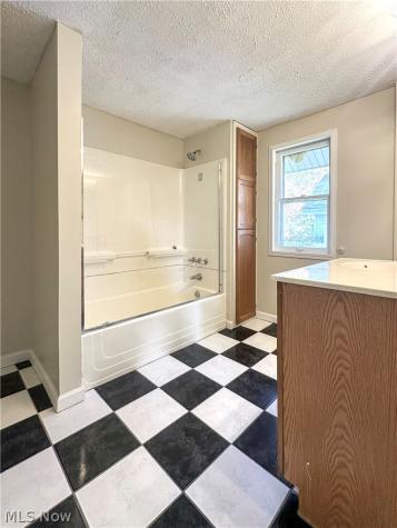 23 Helen Avenue Niles OH 44446