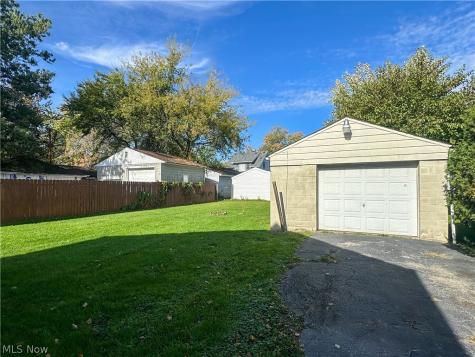 23 Helen Avenue Niles OH 44446