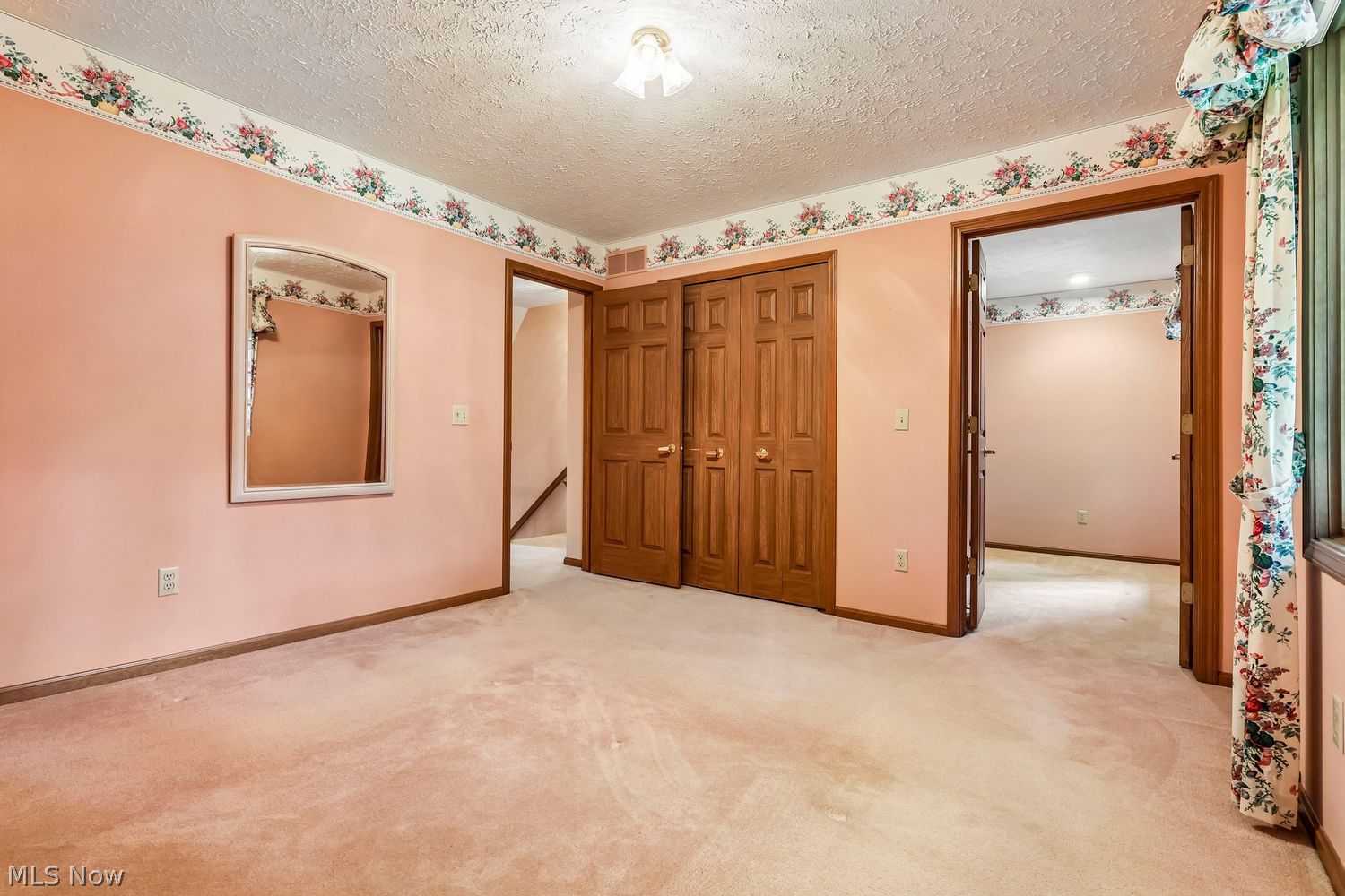 5523 Pheasants Walk Drive North Olmsted OH 44070
