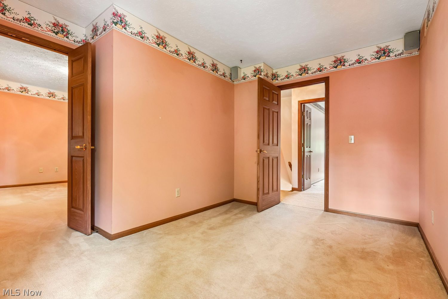 5523 Pheasants Walk Drive North Olmsted OH 44070