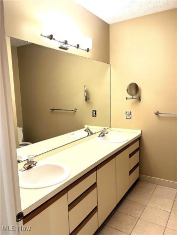 208 Westwind Drive Avon Lake OH 44012