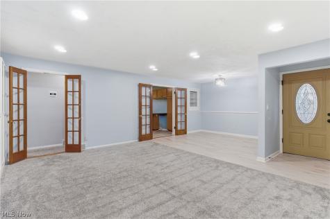 537 Randall Road Elyria OH 44035