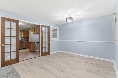 537 Randall Road Elyria OH 44035