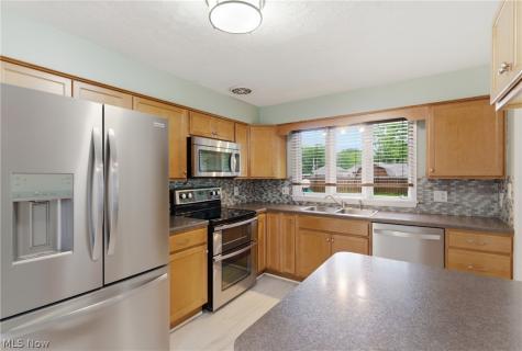 537 Randall Road Elyria OH 44035