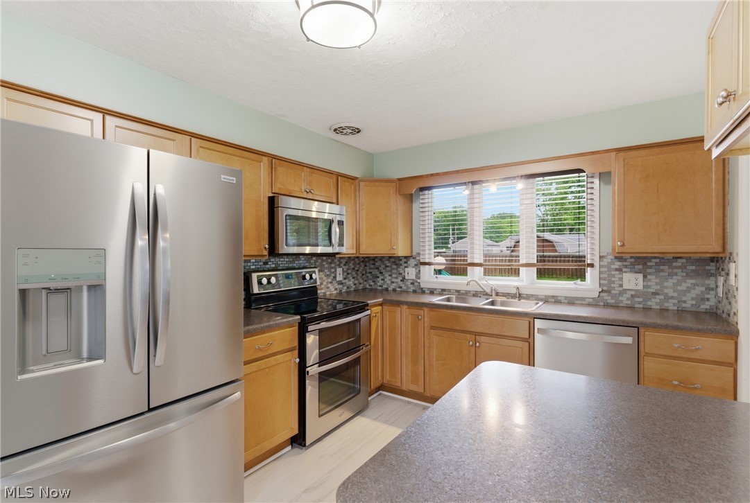 537 Randall Road Elyria OH 44035