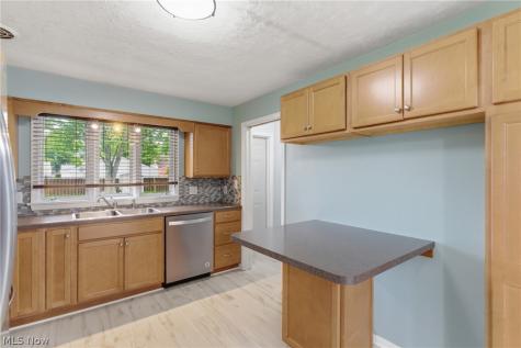 537 Randall Road Elyria OH 44035