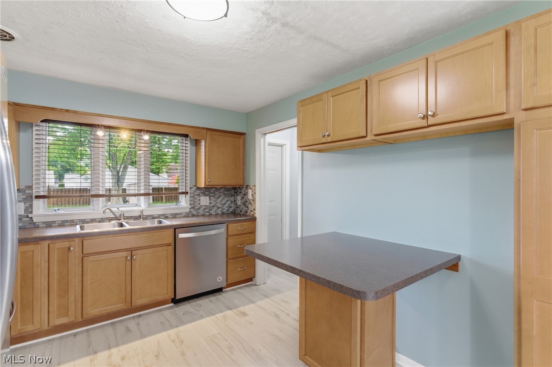 537 Randall Road Elyria OH 44035