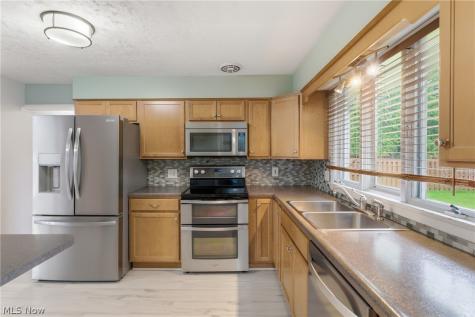537 Randall Road Elyria OH 44035