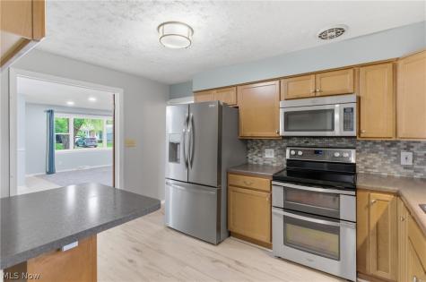 537 Randall Road Elyria OH 44035