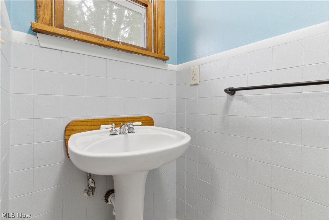 537 Randall Road Elyria OH 44035