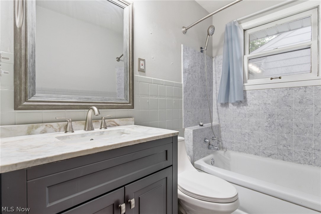 537 Randall Road Elyria OH 44035