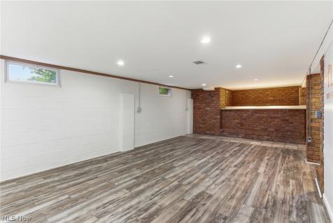537 Randall Road Elyria OH 44035