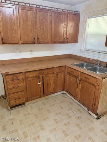 889 E 139th Street Cleveland OH 44110