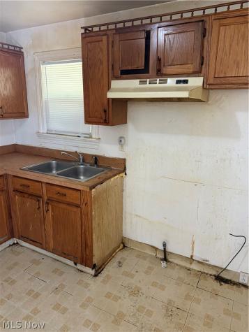 889 E 139th Street Cleveland OH 44110