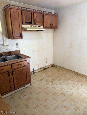 889 E 139th Street Cleveland OH 44110