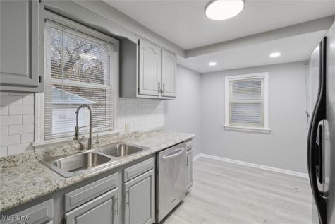 14104 Saybrook Avenue Cleveland OH 44105