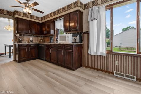 438 Hampton Drive Elyria OH 44035