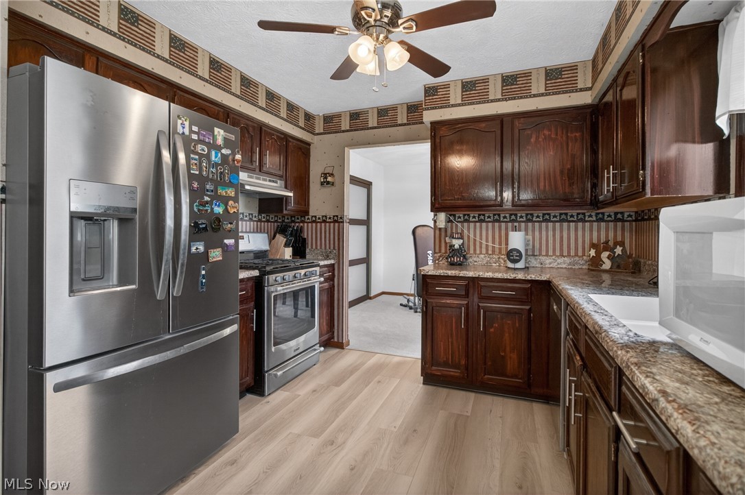 438 Hampton Drive Elyria OH 44035