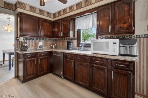 438 Hampton Drive Elyria OH 44035