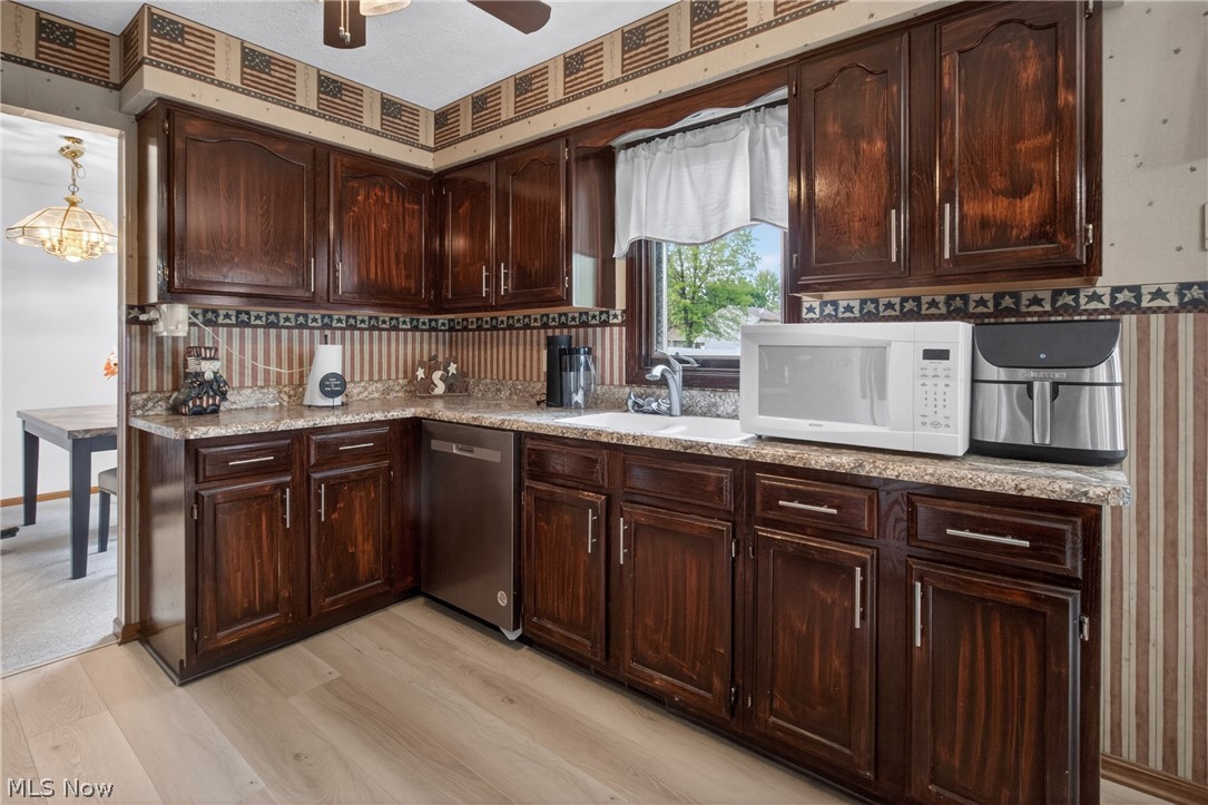 438 Hampton Drive Elyria OH 44035