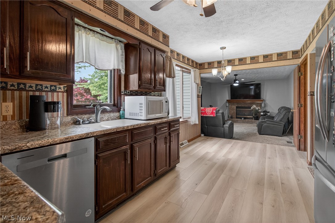 438 Hampton Drive Elyria OH 44035