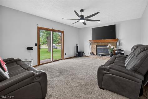 438 Hampton Drive Elyria OH 44035