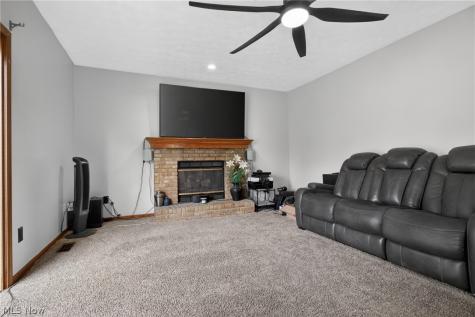 438 Hampton Drive Elyria OH 44035