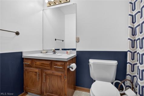 438 Hampton Drive Elyria OH 44035