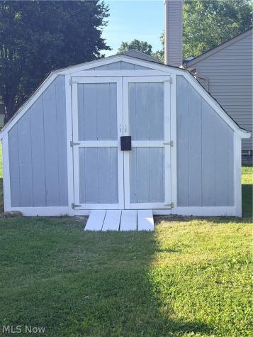 438 Hampton Drive Elyria OH 44035