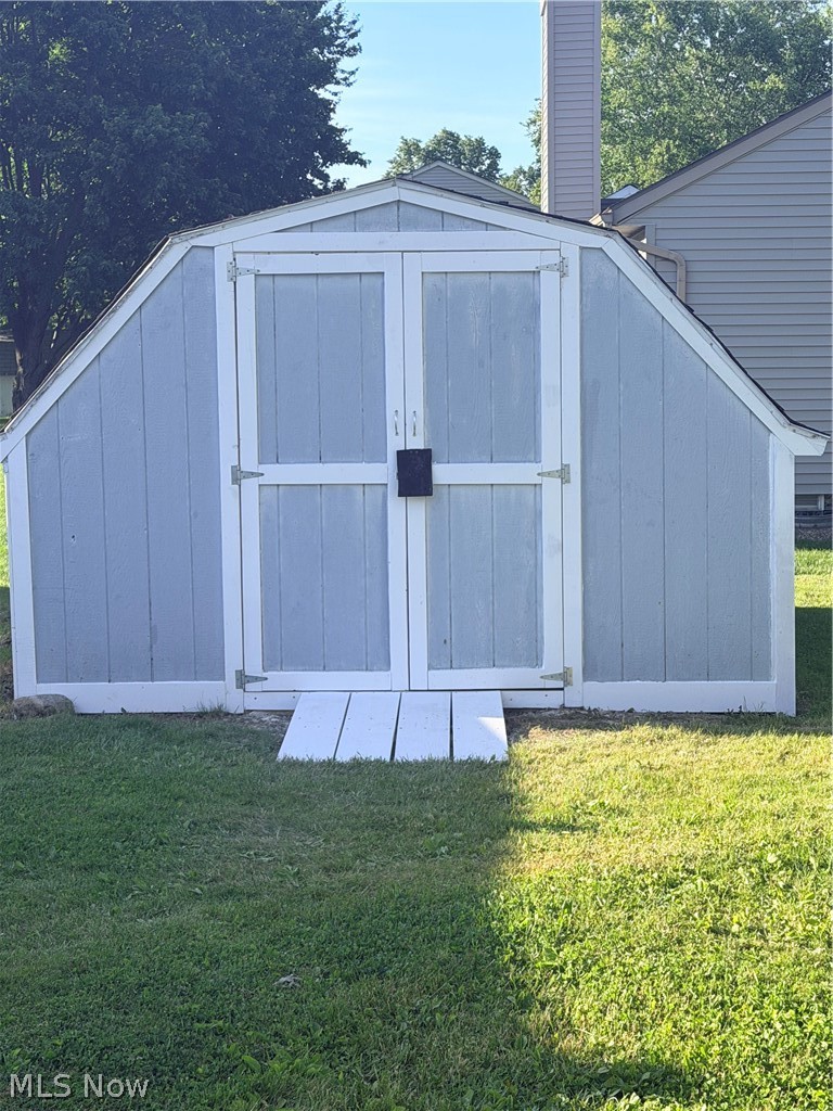 438 Hampton Drive Elyria OH 44035