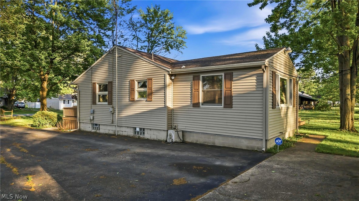 5863 Emerson Avenue NW Champion OH 44483