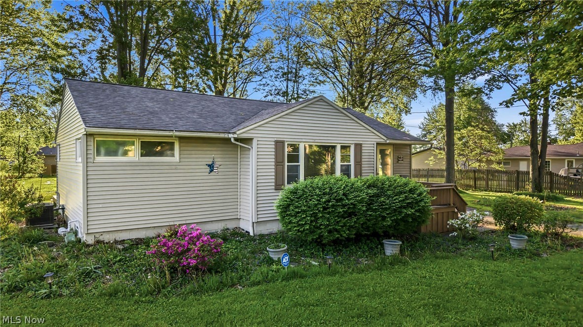 5863 Emerson Avenue NW Champion OH 44483