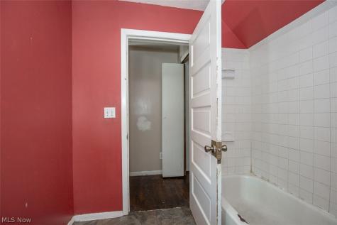 4507 Bridgeview Avenue Newburgh Heights OH 44105