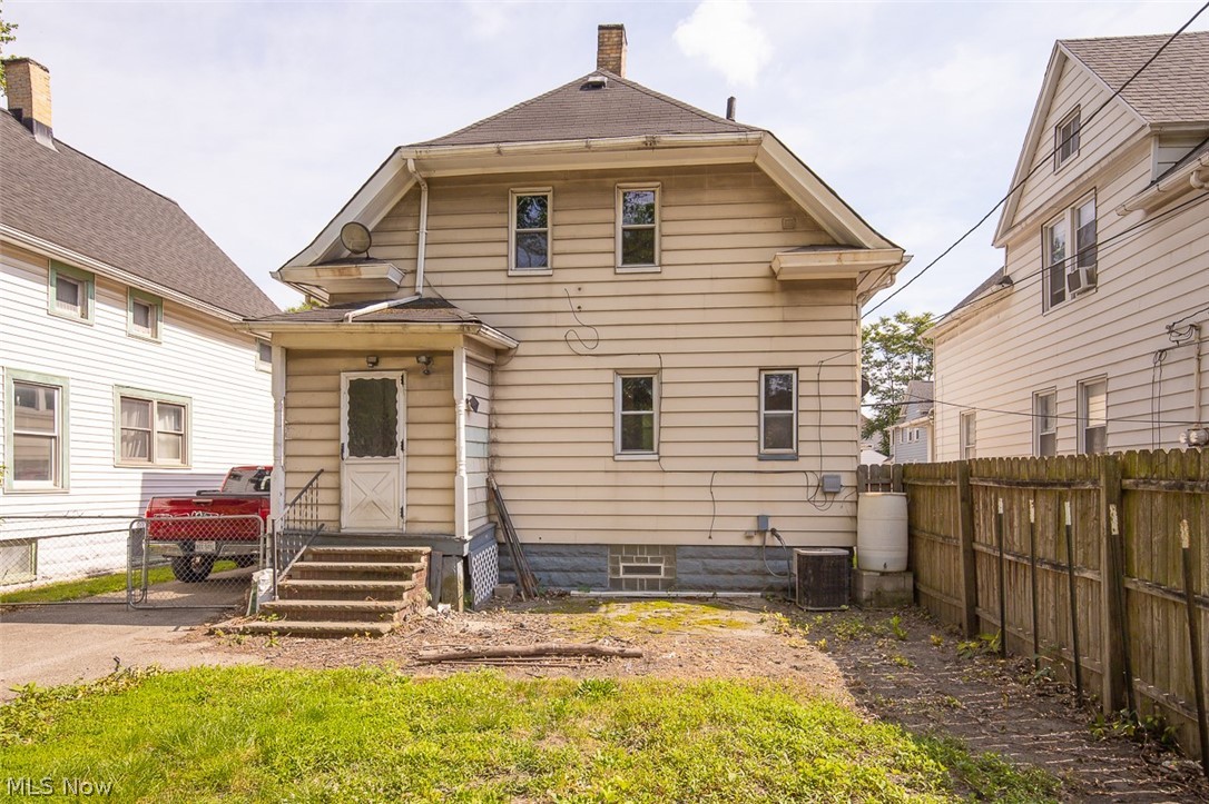 4507 Bridgeview Avenue Newburgh Heights OH 44105