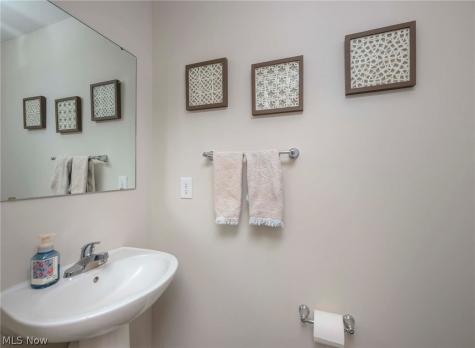 1422 Wood Fern Drive Akron OH 44312