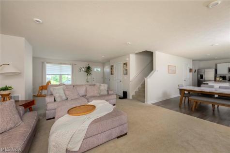 1422 Wood Fern Drive Akron OH 44312