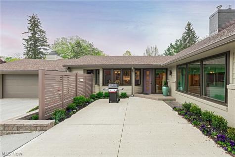 3300 Green Road Beachwood OH 44122