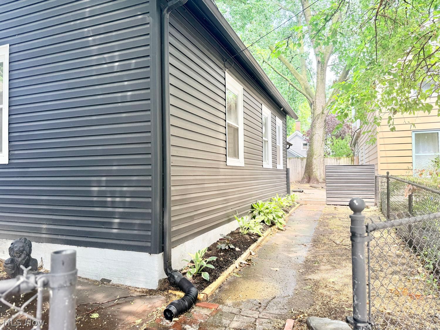 842 Starkweather Avenue Cleveland OH 44113