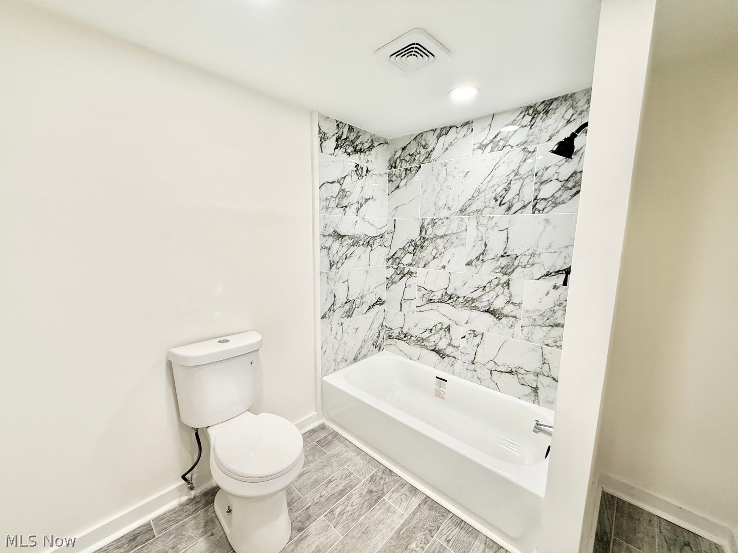 842 Starkweather Avenue Cleveland OH 44113