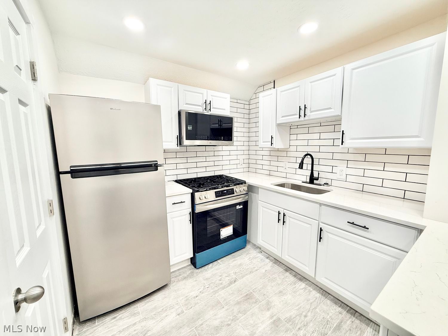 842 Starkweather Avenue Cleveland OH 44113