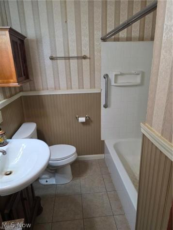 490 Bonshire Road Akron OH 44319
