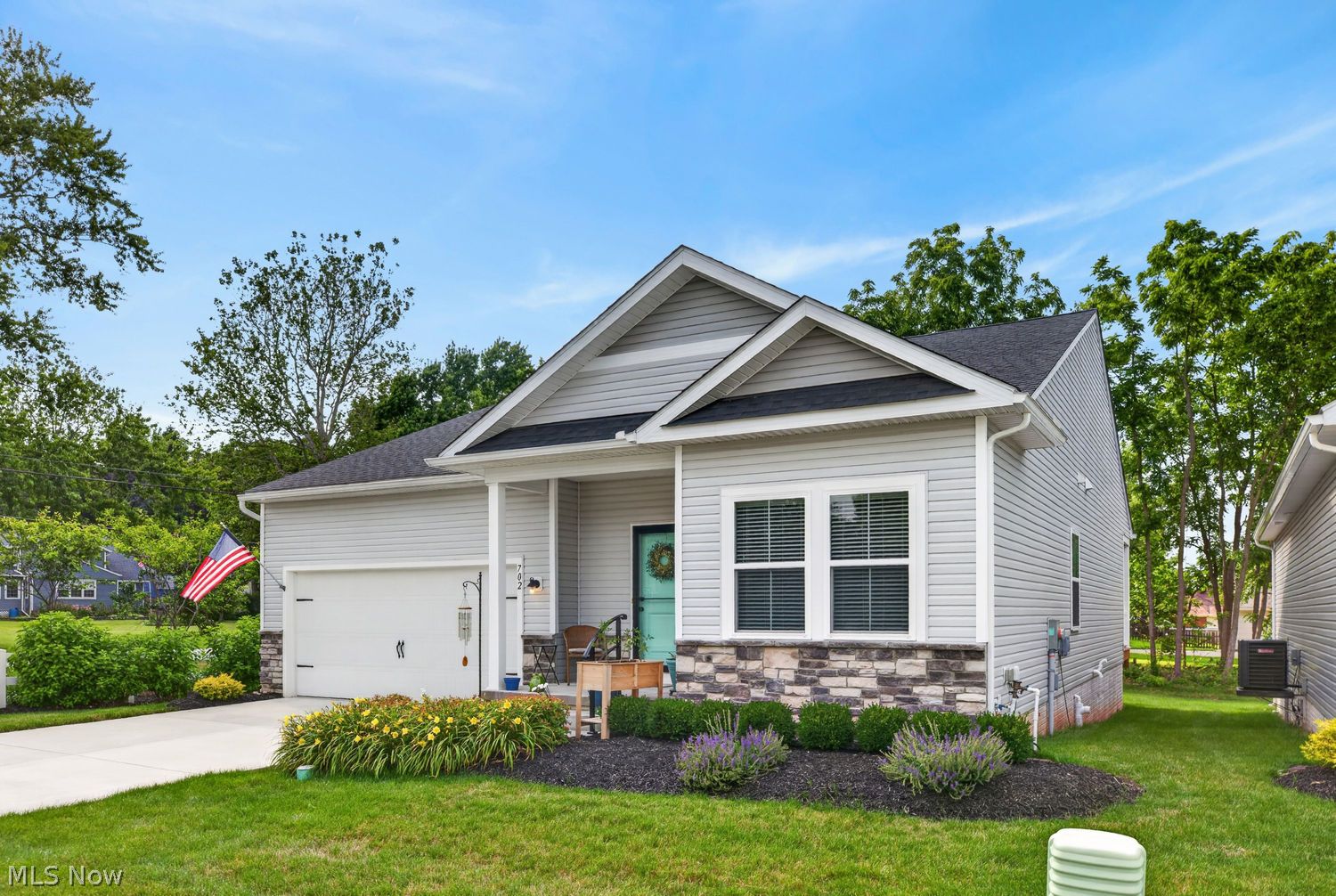 702 Hampshire Court Amherst OH 44001