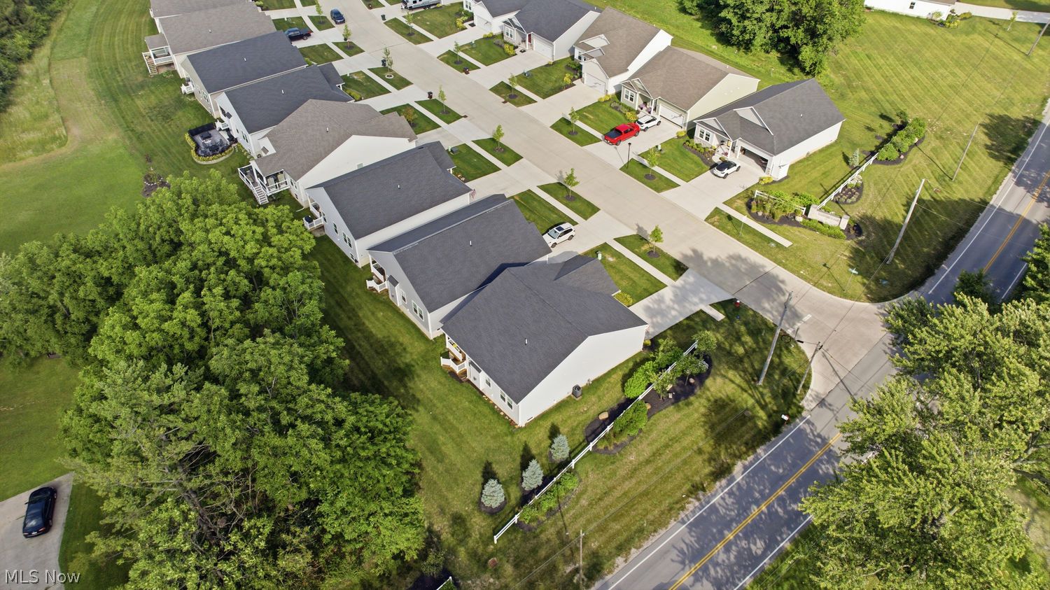 702 Hampshire Court Amherst OH 44001