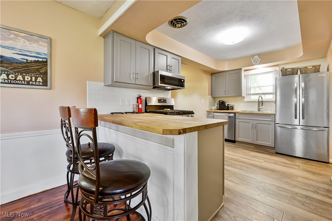 7593 Columbia Road Olmsted Falls OH 44138