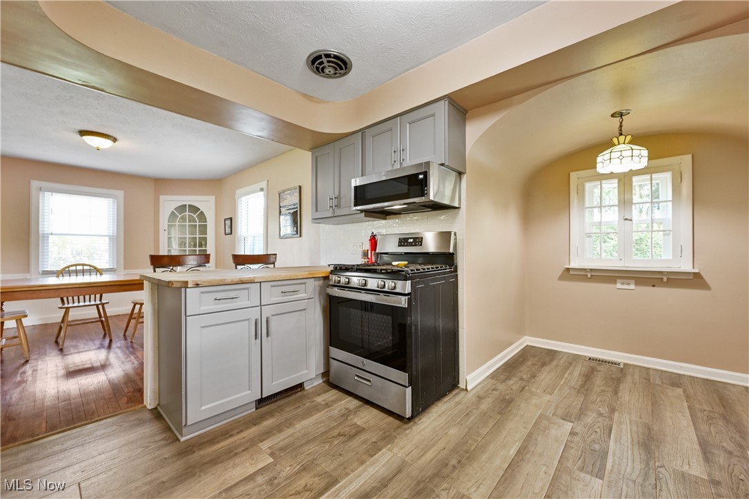 7593 Columbia Road Olmsted Falls OH 44138