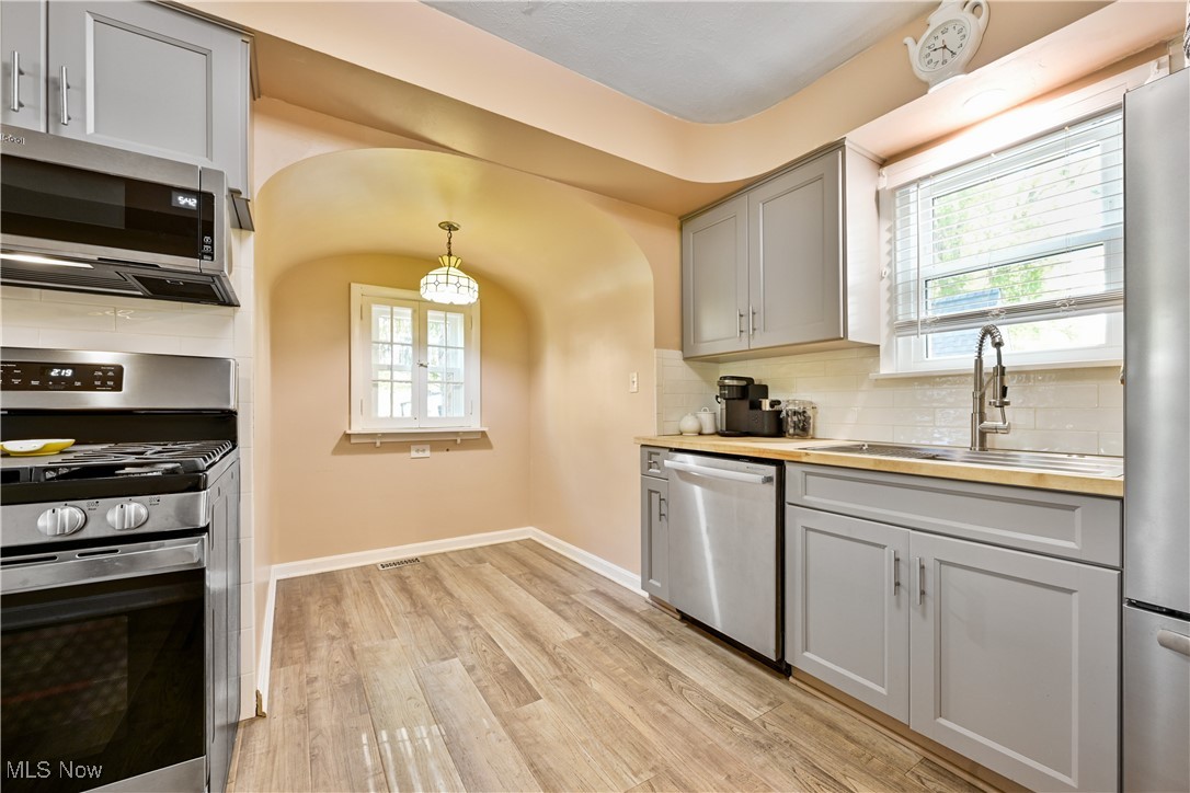 7593 Columbia Road Olmsted Falls OH 44138