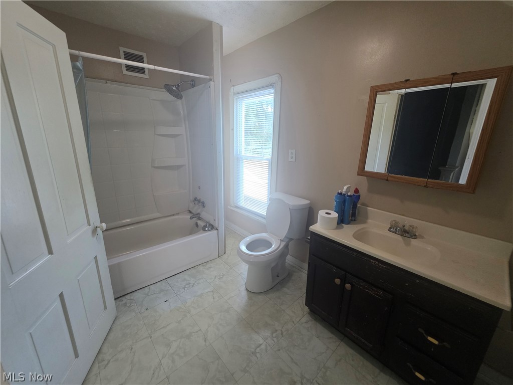 123 E 35th Street South Lorain OH 44055