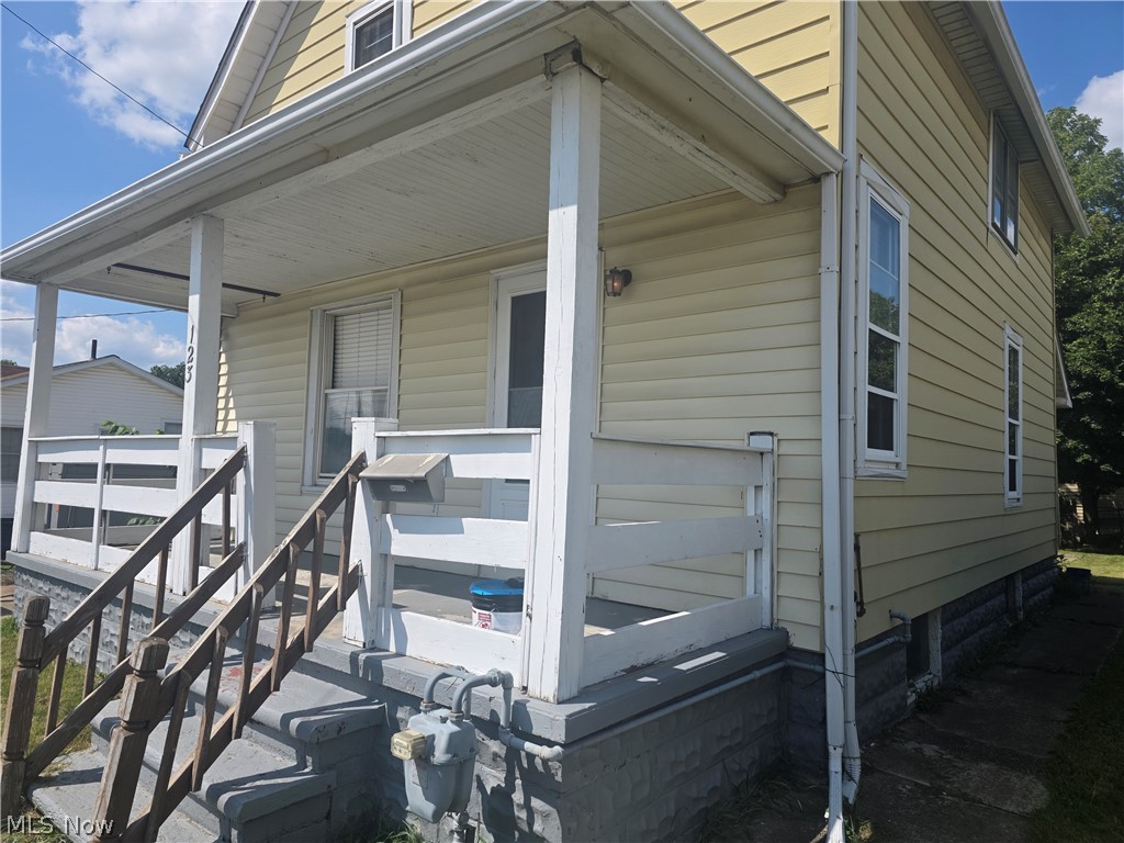 123 E 35th Street South Lorain OH 44055